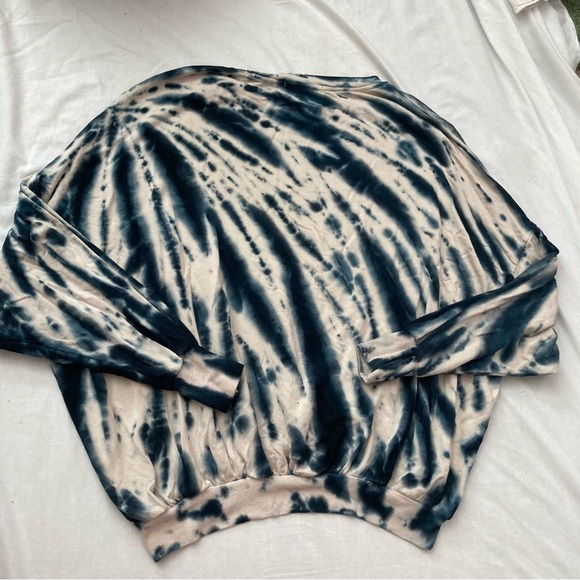 Young Fabulous & Broke Juliette Tie Dye Oversized Pullover Navy Cream Medium - Picture 3 of 6